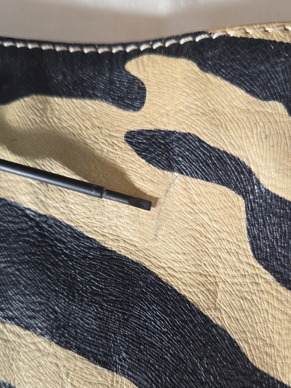Huge Dooney & Bourke - Picture 10 of 16